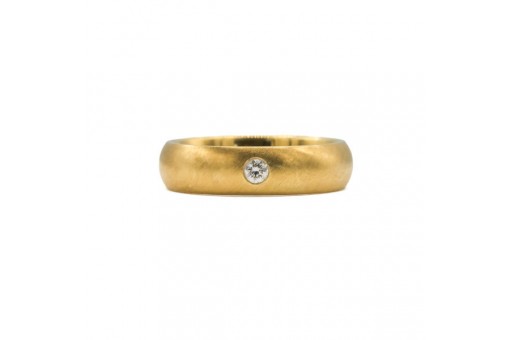 Bandring mit Brillant Solitär 0,06 ct. in 14 Kt. 585 Gelbgold gebürstet Gr. 53